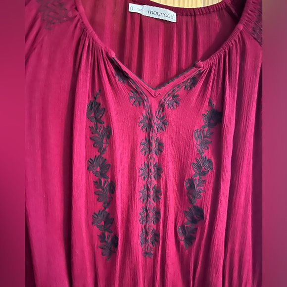 Maurice’s Women’s Burgundy and Black Embroidered‎ 3/4 Sleeve Blouse Size 0 - Picture 3 of 8